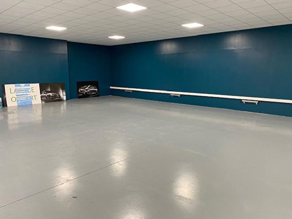 Local commercial VERRIERES LE BUISSON 181.34 m²
