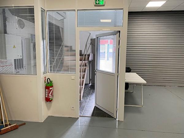 Local commercial VERRIERES LE BUISSON 181.34 m²