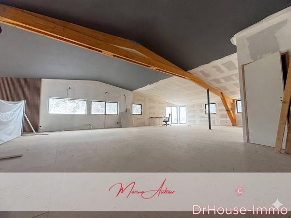 Bureau à vendre 3 pièces de 542 m²