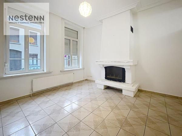 Calais Maison de ville de 139 m2 comprenant 5 chambres, 3 salles d'eau, dépendance et extérieur située aux Fontinettes