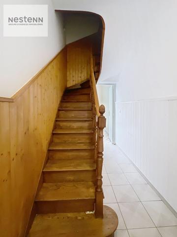 Calais Maison de ville de 139 m2 comprenant 5 chambres, 3 salles d'eau, dépendance et extérieur située aux Fontinettes