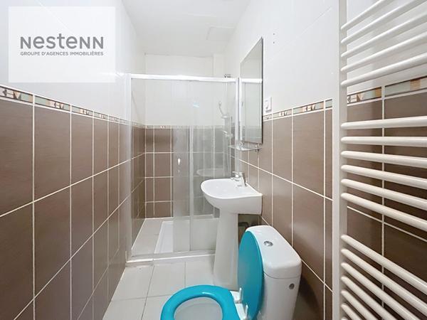 Calais Maison de ville de 139 m2 comprenant 5 chambres, 3 salles d'eau, dépendance et extérieur située aux Fontinettes