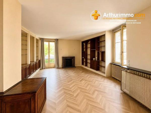 Vente                                                      Immeuble
                        
                     6 pièces                      205 m2                     à La Guerche-de-Bretagne