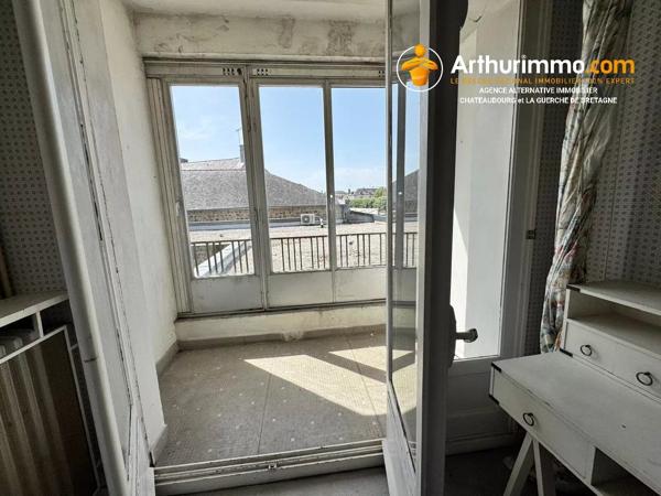 Vente                                                      Immeuble
                        
                     6 pièces                      205 m2                     à La Guerche-de-Bretagne