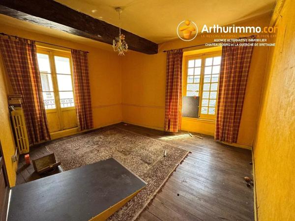 Vente                                                      Immeuble
                        
                     6 pièces                      205 m2                     à La Guerche-de-Bretagne