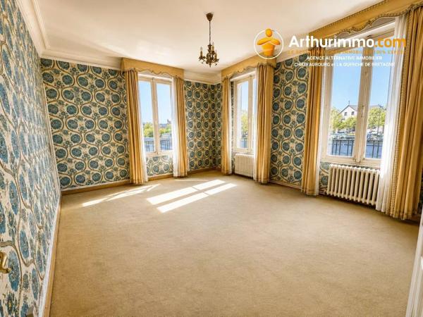 Vente                                                      Immeuble
                        
                     6 pièces                      205 m2                     à La Guerche-de-Bretagne