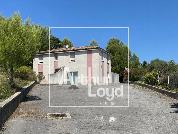 Bureau à louer à Saint-Gély-du-Fesc avec terrain clos de 1200 m²