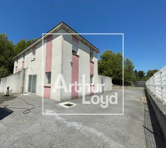Bureau à louer à Saint-Gély-du-Fesc avec terrain clos de 1200 m²