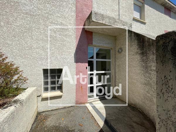 Bureau à louer à Saint-Gély-du-Fesc avec terrain clos de 1200 m²