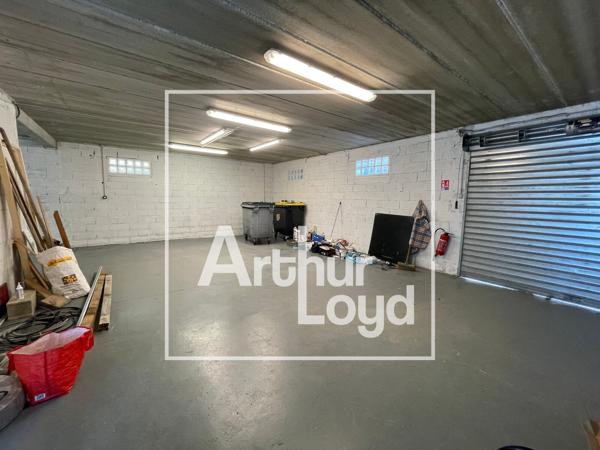 Bureau à louer à Saint-Gély-du-Fesc avec terrain clos de 1200 m²