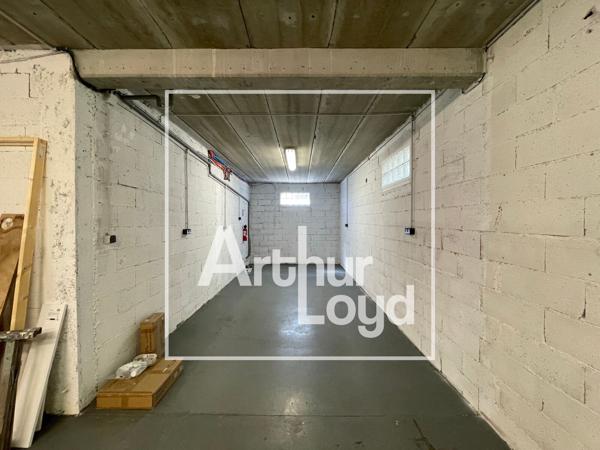Bureau à louer à Saint-Gély-du-Fesc avec terrain clos de 1200 m²
