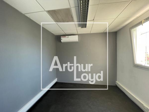 Bureau à louer à Saint-Gély-du-Fesc avec terrain clos de 1200 m²