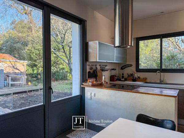Maison
                                                                                                                                                                                                                                                                                                                        8 pièce(s)                                                                                                                                                                                                          6 chambre(s)                                                                                                                                                                                                          204  m²