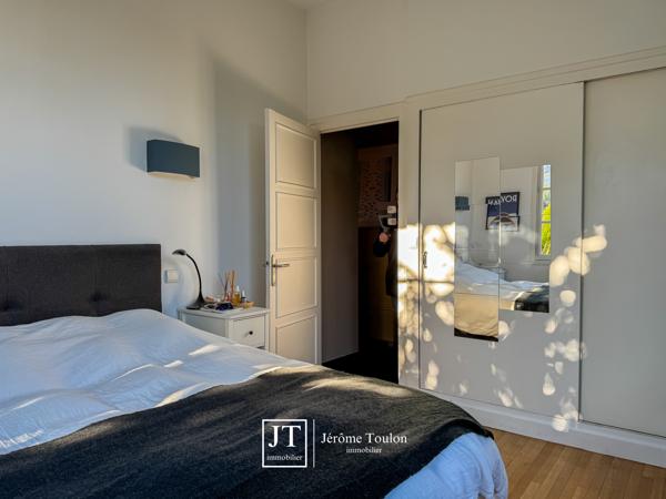 Maison
                                                                                                                                                                                                                                                                                                                        8 pièce(s)                                                                                                                                                                                                          6 chambre(s)                                                                                                                                                                                                          204  m²