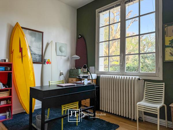 Maison
                                                                                                                                                                                                                                                                                                                        8 pièce(s)                                                                                                                                                                                                          6 chambre(s)                                                                                                                                                                                                          204  m²