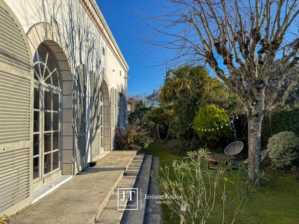 Maison
                                                                                                                                                                                                                                                                                                                        8 pièce(s)                                                                                                                                                                                                          6 chambre(s)                                                                                                                                                                                                          204  m²