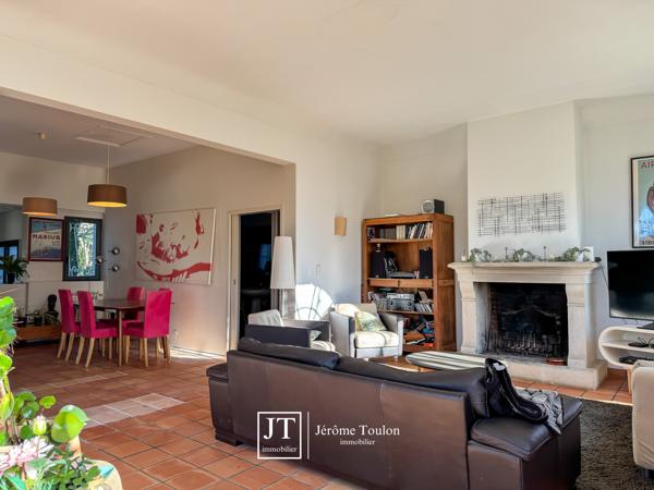 Maison
                                                                                                                                                                                                                                                                                                                        8 pièce(s)                                                                                                                                                                                                          6 chambre(s)                                                                                                                                                                                                          204  m²