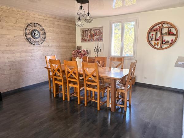 Maison de 106 m2 sur sous-sol, 4 chambres, jardin.