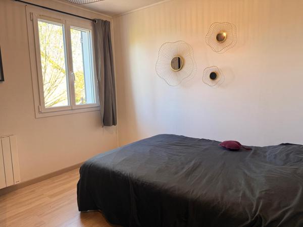 Maison de 106 m2 sur sous-sol, 4 chambres, jardin.