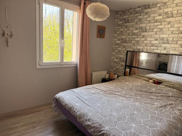 Maison de 106 m2 sur sous-sol, 4 chambres, jardin.