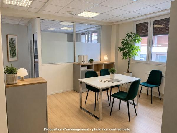 Bureau 97 m² Annecy Centre Ville local vélos
