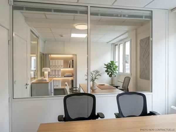 Bureau 97 m² Annecy Centre Ville local vélos