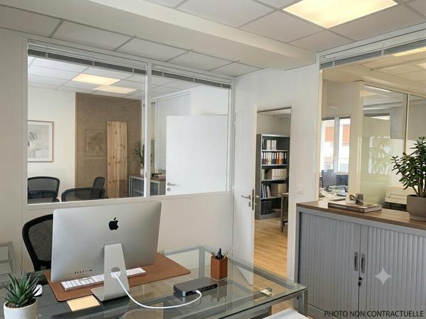 Bureau 97 m² Annecy Centre Ville local vélos