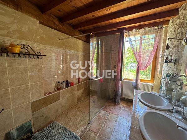 Maison en pierres avec piscine