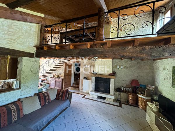 Maison en pierres avec piscine