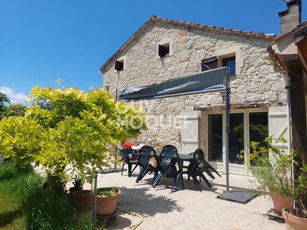 Maison en pierres avec piscine