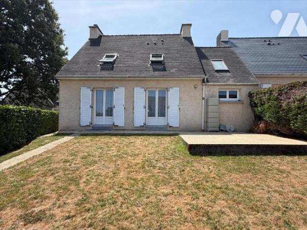 Maison d'habitation des années 1970's , sur les hauteurs de Port Launay comprenant au rez-de-ch...