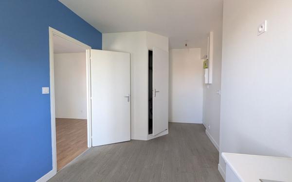 Appartement à vendre    1 pièce • 26 m2 Pierre-Bénite