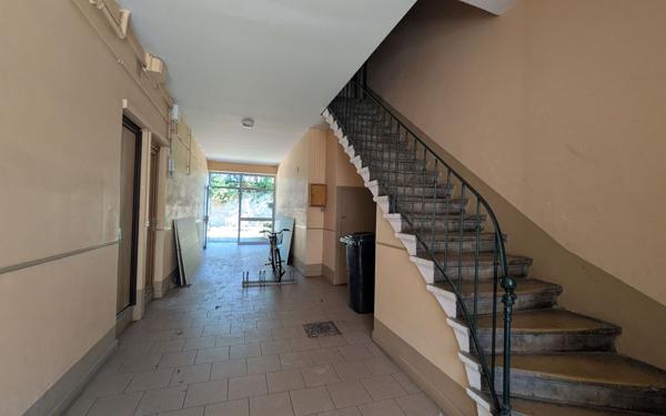 Appartement à vendre    1 pièce • 26 m2 Pierre-Bénite