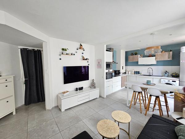 PUTEAUX CENTRE:  Appartement 4 pieces avec 2 caves