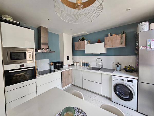 PUTEAUX CENTRE:  Appartement 4 pieces avec 2 caves