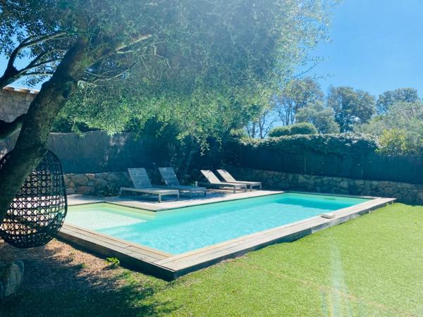 CORSE (20)- Commune de SOTTA, 10 minutes aéroport FIGARI et 15 min de PORTO VECCHIO belle maison T4 avec piscine