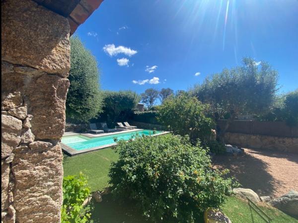 CORSE (20)- Commune de SOTTA, 10 minutes aéroport FIGARI et 15 min de PORTO VECCHIO belle maison T4 avec piscine