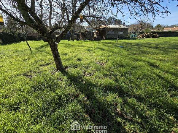 Terrain constructible 700 m² à Le Pian-Médoc 33290