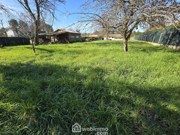 Terrain constructible 700 m² à Le Pian-Médoc 33290