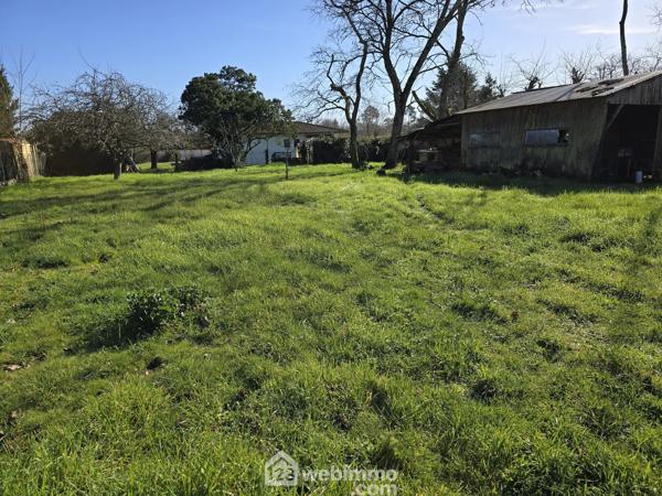 Terrain constructible 700 m² à Le Pian-Médoc 33290