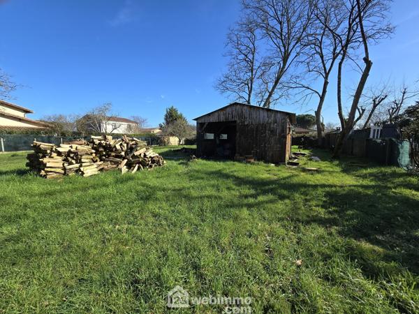 Terrain constructible 700 m² à Le Pian-Médoc 33290