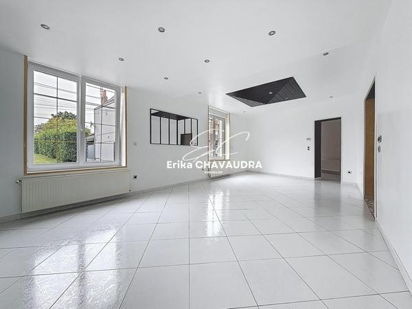 maison de ville, parking privée derrière portail