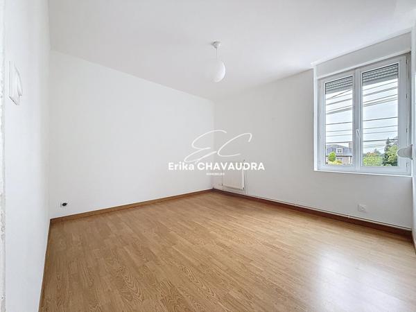 maison de ville, parking privée derrière portail