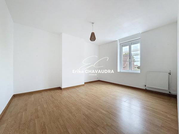 maison de ville, parking privée derrière portail