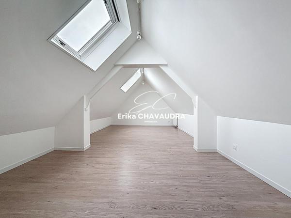 maison de ville, parking privée derrière portail