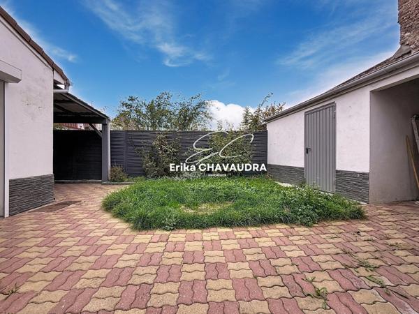 maison de ville, parking privée derrière portail