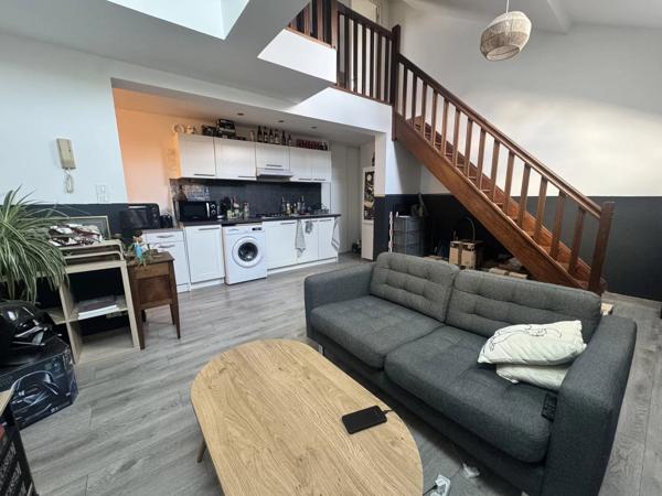 Location                                                      Appartement
                        
                     2 pièces                      54 m2                     à Saint-Quentin