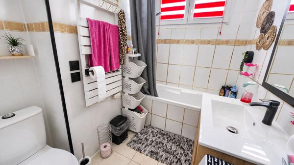 CREUTZWALD ? Appartement F2 rénové, dernier étage avec balcon et cave