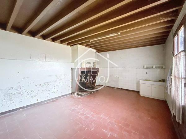 Castillon-la-Bataille : Maison à rénover avec jardin et garage