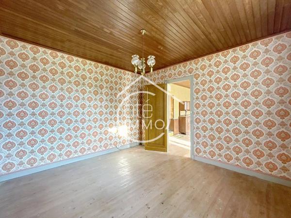 Castillon-la-Bataille : Maison à rénover avec jardin et garage